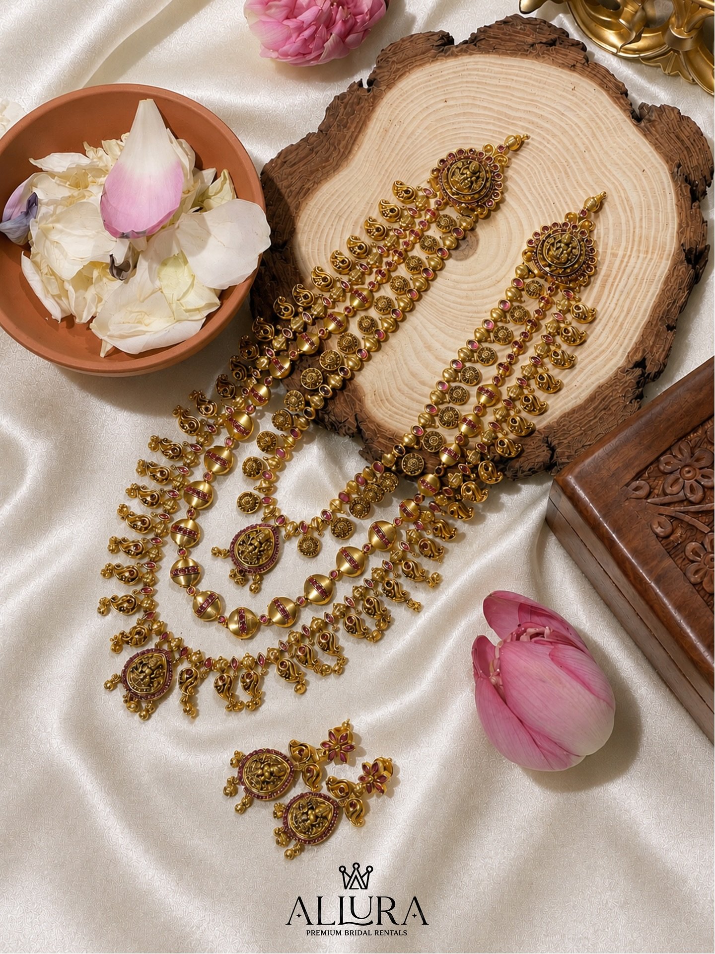 Saree accessories and finishing materials
